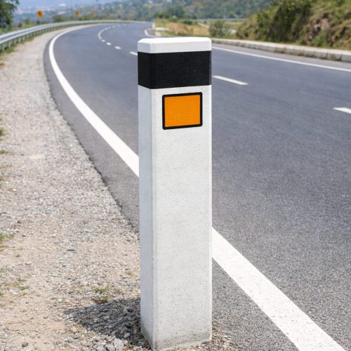 Under Delinator Post